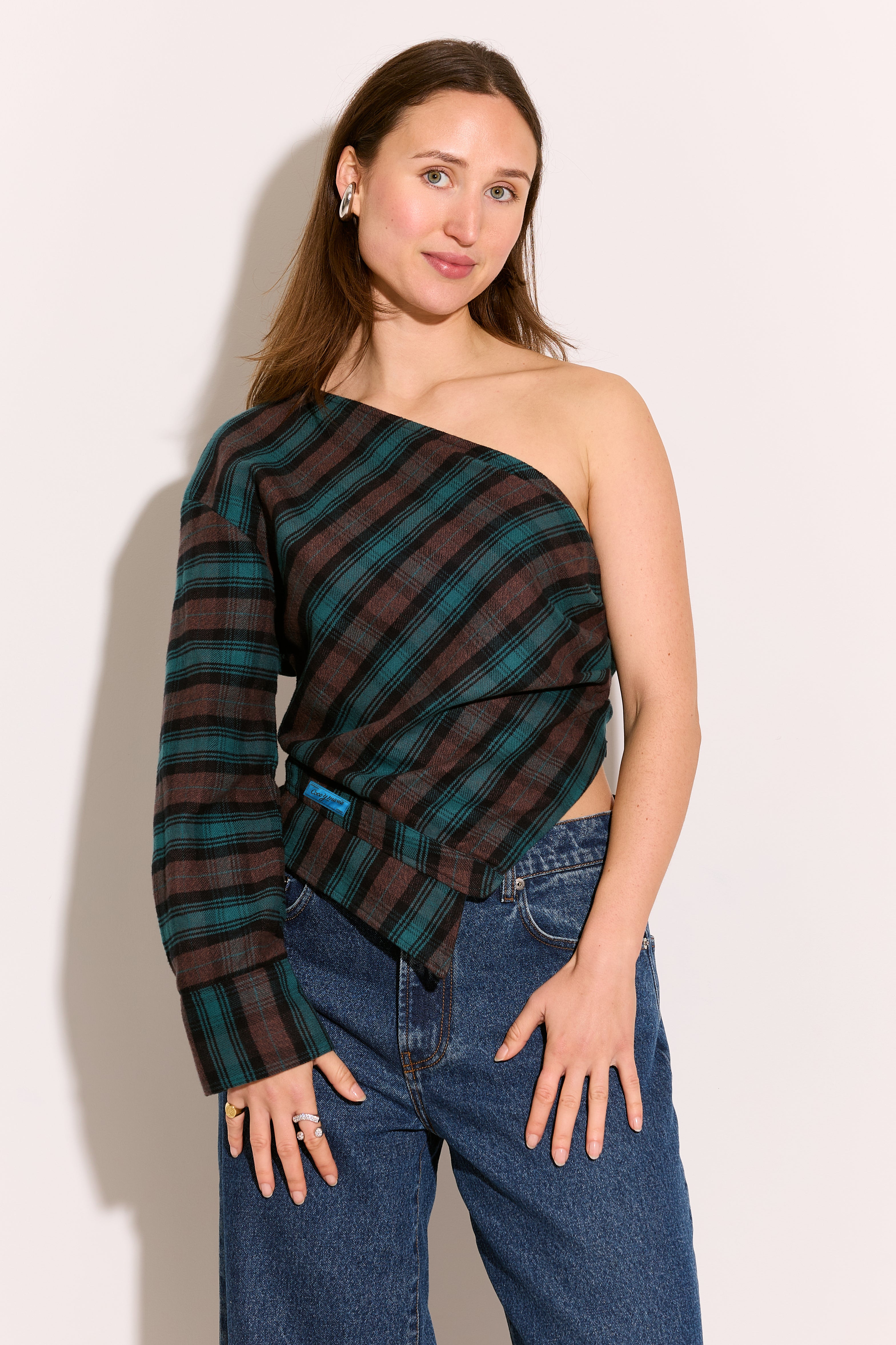 La Camisa de Lado